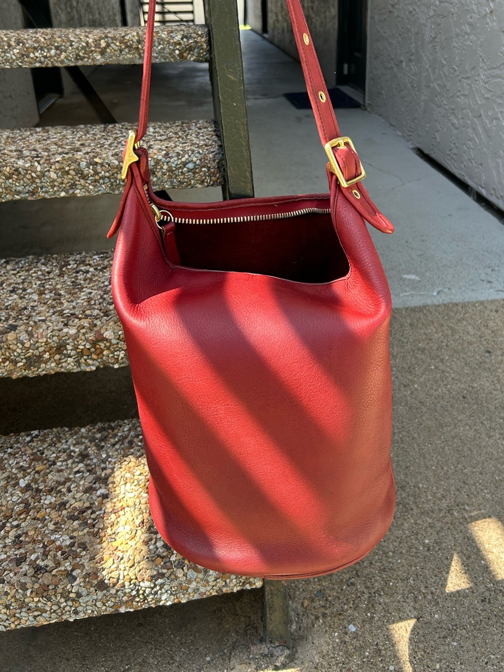 Vintage Coach Duffel Shoulder Bag 9085 XL Red Leather - Picture 2 of 16